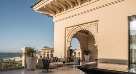 Translate into English: What to consider when buying old real estate in Dubai?